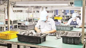 Doanh nghiệp sản xuất, kinh doanh hàng hóa xuất khẩu có nhu cầu vay vốn lớn. (Ảnh: THẾ ANH)