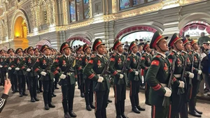 Quân nhân Quân đội Nhân dân Việt Nam tham gia hợp luyện cho lễ duyệt binh trên Quảng trường Đỏ (Liên bang Nga).