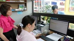 Hộ kinh doanh có doanh thu 1 tỉ đồng/năm phải sử dụng hóa đơn điện tử. (Ảnh minh hoạ. Nguồn: TTXVN)