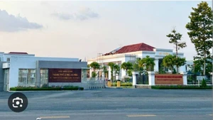 Trụ sở Ủy ban nhân dân Thành phố Long Xuyên.