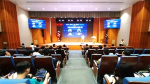 Quang cảnh buổi talkshow “Khởi nghiệp và Đầu tư”.