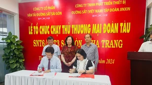 Đại diện hai đơn vị tại buổi lễ ký kết.