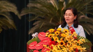 Bà Nguyễn Thị Lệ, Chủ tịch Hội đồng nhân dân Thành phố Hồ Chí Minh, khoá 10, nhiệm kỳ 2021-2026 phát biểu tại kỳ họp.