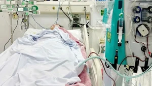 Cứu sống nữ sinh trẻ bị sốc nhiễm khuẩn nặng do liên cầu khuẩn nhóm A
