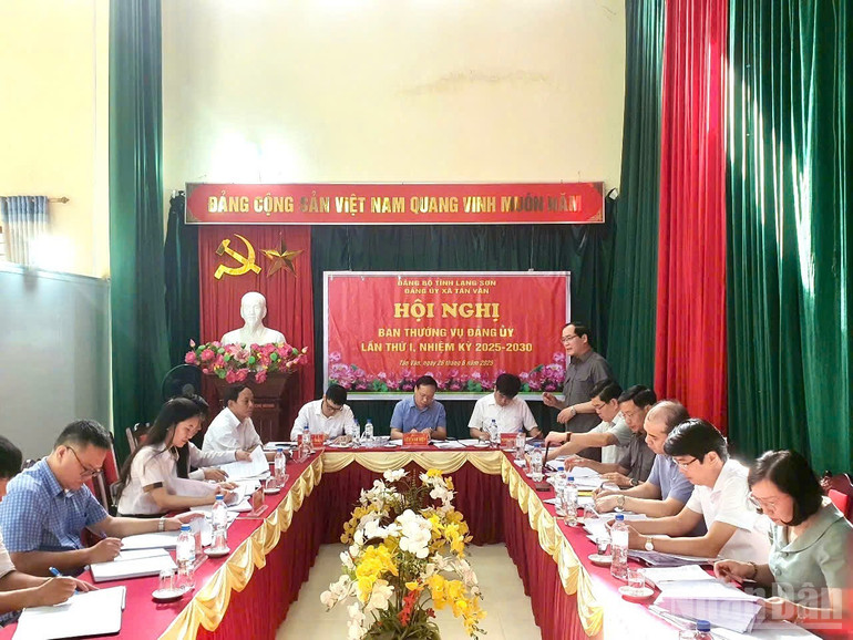 Đoàn công tác của đồng chí Dương Xuân Huyên, Ủy viên Ban Thường vụ Tỉnh ủy, Phó Chủ tịch thường trực Ủy ban nhân dân tỉnh Lạng Sơn thực hiện việc kiểm tra giám sát tại xã Tân Văn. ndo_br_gen-h-z6743201199401-d293b330b5ae11017a7b7deeddcc5020.jpg