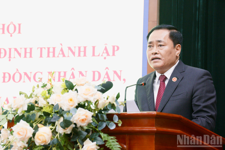 Đồng chí Hồ Tiến Thiệu, Phó Bí thư Tỉnh ủy, Chủ tịch Ủy ban nhân dân tỉnh Lạng Sơn công bố Nghị quyết của Quốc hội. ndo_br_img-9924.jpg