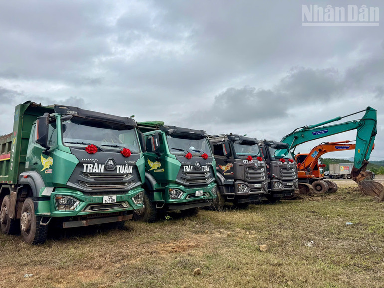 भूमिपूजन समारोह के लिए उपकरण। ndo_tr_img-0976.jpg