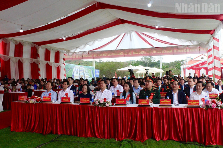 केंद्रीय और लांग सोन प्रांतीय नेताओं ने भूमिपूजन समारोह में भाग लिया। ndo_tr_img-0973.jpg