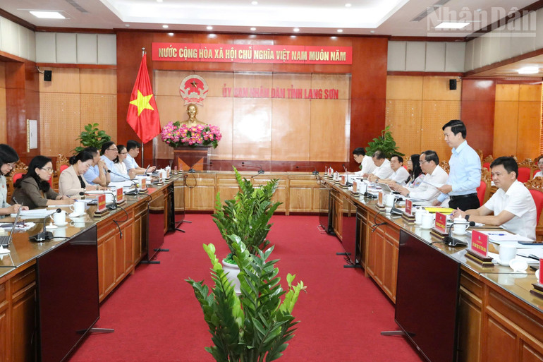 Lãnh đạo Ủy ban Mặt trận Tổ quốc Việt Nam tỉnh Lạng Sơn trao đổi tại buổi làm việc. ndo_tr_gen-h-z6996663518968-66eff6c97b59e4a24d86050008d4a9fd.jpg