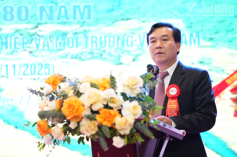 សមមិត្ត Nguyen Huu Chien សមាជិកគណៈកម្មាធិការបក្សខេត្ត ប្រធានមន្ទីរកសិកម្ម និងបរិស្ថានខេត្ត Lang Son ថ្លែងមតិនៅទីនេះ។ ndo_tr_dat01292.jpg