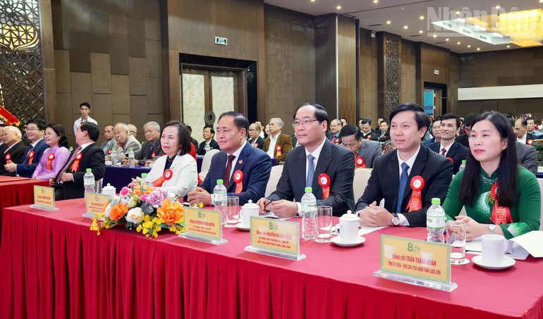 តំណាងគណៈកម្មាធិការបក្សខេត្ត គណៈកម្មាធិការប្រជាជន និងក្រុមប្រឹក្សាប្រជាជនខេត្ត Lang Son បានចូលរួមពិធីអបអរសាទរ។ ndo_tr_img-1013.jpg