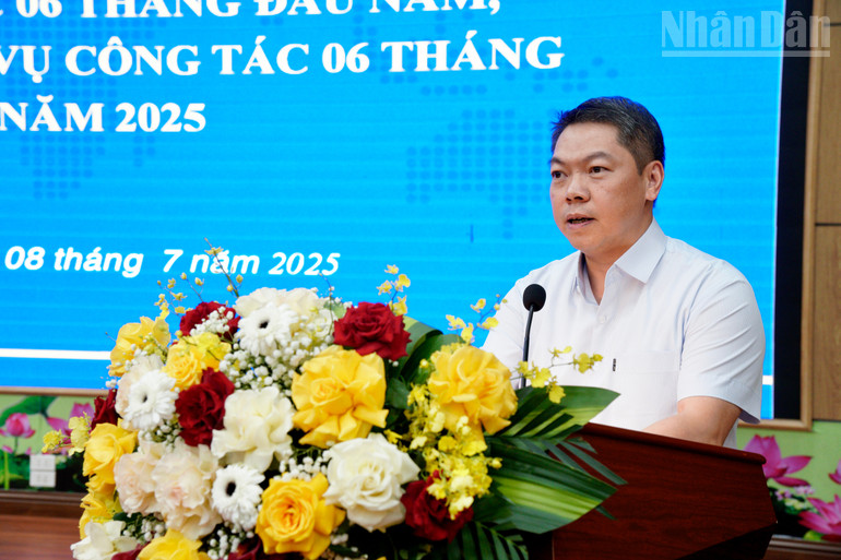 Đồng chí Đoàn Thanh Sơn, Tỉnh ủy viên, Phó Chủ tịch Ủy ban nhân dân tỉnh Lạng Sơn phát biểu chỉ đạo hội nghị. ndo_tr_dat2335.jpg