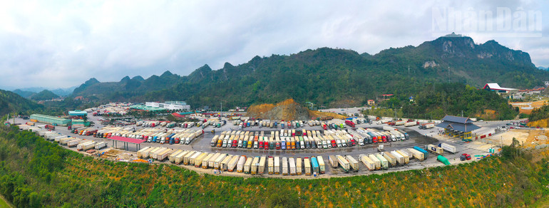 Kho bãi tại khu vực Cửa khẩu quốc tế Hữu Nghị, tỉnh Lạng Sơn. ndo_tr_khu-vuc-kho-ben-bai-cua-cong-ty-co-phan-huu-nghi-xuan-cuong-tai-cua-khau-quoc-te-huu-nghi-tinh-lang-son.jpg