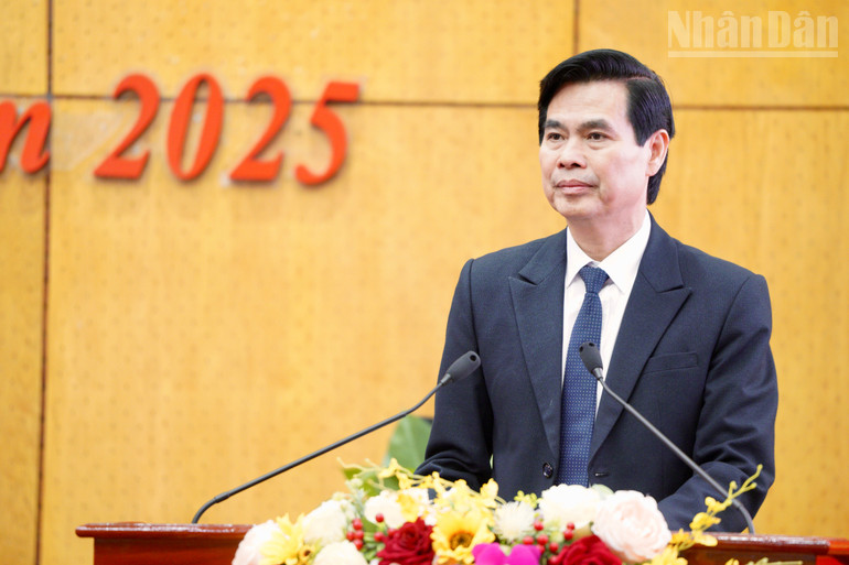 Đồng chí Hoàng Quốc Khánh, Bí thư Tỉnh ủy Lạng Sơn phát biểu chỉ đạo kỳ họp. ndo_tr_img-0806.jpg