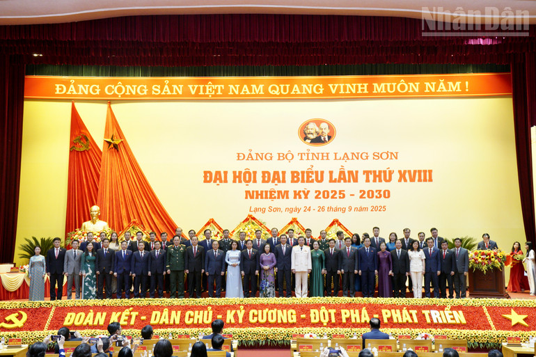 Ban Chấp hành Đảng bộ tỉnh Lạng Sơn khóa 18, nhiệm kỳ 2025-2030 ra mắt Đại hội. ndo_tr_img-0635.jpg