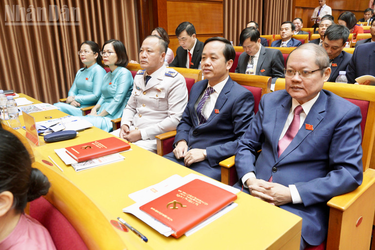 Các đại biểu lắng nghe phần tham luận của Đại hội. ndo_tl_img-0631.jpg
