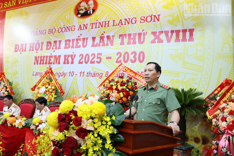 Đồng chí Thượng tướng Lê Văn Tuyến, Ủy viên Ban Thường vụ Đảng ủy Công an Trung ương, Thứ trưởng Công an phát biểu chỉ đạo tại đại hội. ndo_tr_anh-6-dong-chi-thuong-tuong-le-van-tuyen-uy-vien-btv-dang-uy-cong-an-trung-uong-thu-truong-bo-cong-an-phat-bieu-chi-dao-tai-dai-hoi.jpg