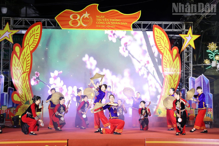 Tiết mục biểu diễn trong chương trình. ndo_tr_img-0331.jpg