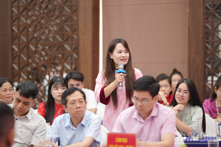 Đại biểu doanh nhân nữ phát biểu ý kiến tại Diễn đàn. ndo_br_gen-h-z6800317506664-8357caae691d368950d434b945b4aa58.jpg