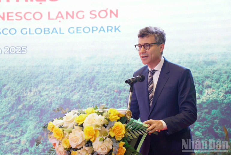 Ông Jonathan Wallace Baker, Trưởng Đại diện Tổ chức Giáo dục, Khoa học và Văn hóa của Liên hợp quốc (UNESCO) tại Việt Nam phát biểu chúc mừng. ndo_br_gen-h-z6750940574785-44bde60f60f80cf326f37724525e0ca2.jpg
