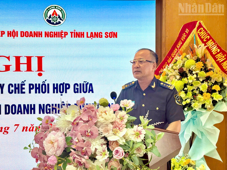 Đồng chí Nguyễn Văn Hoàn, Bí thư Đảng ủy, Chi cục trưởng Chi cục Hải quan khu vực VI phát biểu tại hội nghị. ndo_tr_img-0031.jpg