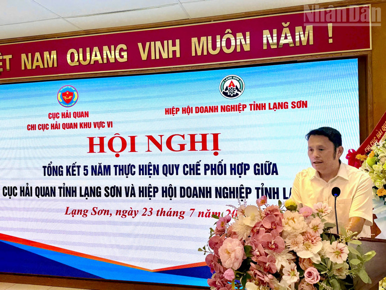 Ông Hồ Phi Dũng, Chủ tịch Hiệp hội Doanh nghiệp tỉnh Lạng Sơn phát biểu tại hội nghị. ndo_tr_img-0030.jpg