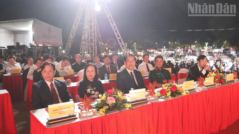 Lãnh đạo Tỉnh ủy, Hội đồng nhân dân, Ủy ban nhân dân, Ủy ban Mặt trận Tổ quốc Việt Nam tỉnh Lạng Sơn dự chương trình kỷ niệm. ndo_tr_img-2147-2.jpg