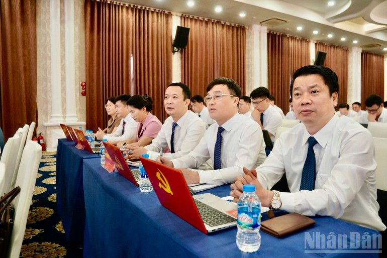 Các đại biểu tham dự hội nghị. ndo_br_4cbe1f5ca300145e4d11.jpg