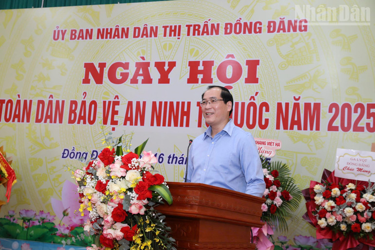 Đồng chí Dương Xuân Huyên, Phó Chủ tịch Thường trực Uỷ ban nhân dân tỉnh Lạng Sơn phát biểu tại ngày hội. ndo_tr_gen-h-z6710685803291-29d03ecbc4f3e0956ae28985351d05b1.jpg