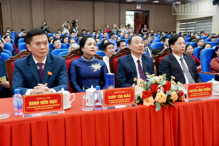 Lãnh đạo Tỉnh ủy, Hội đồng nhân dân tỉnh Lạng Sơn dự Đại hội. ndo_tr_img-0169.jpg