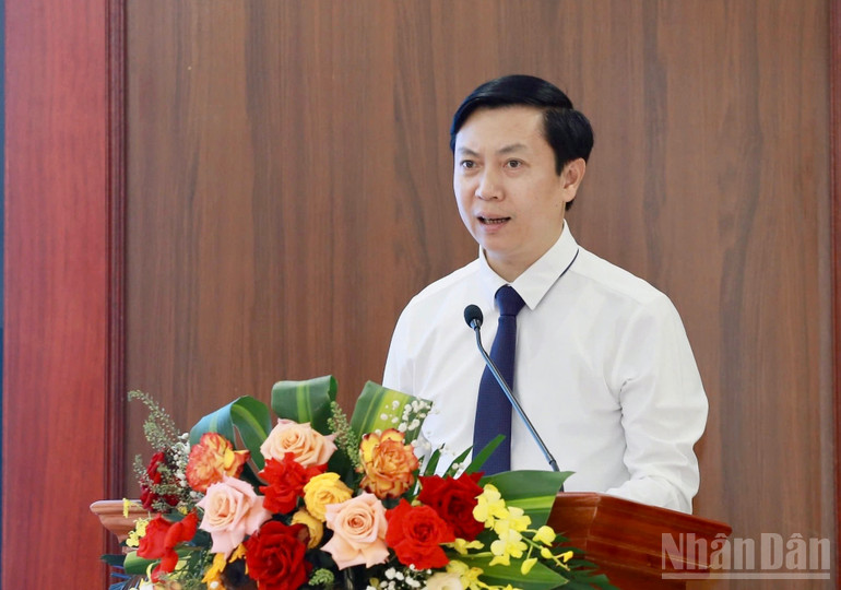Đồng chí Nguyễn Hoàng Tùng, Uỷ viên Ban thường vụ Tỉnh uỷ, Chủ tịch Mặt trận Tổ quốc Việt Nam tỉnh Lạng Sơn phát biểu tại Hội nghị Tổng kết chương trình xóa nhà tạm, nhà dột nát trên địa bàn tỉnh Lạng Sơn năm 2025. ndo_br_img-0412.jpg