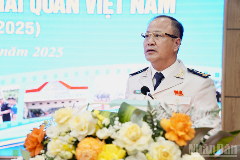 Đồng chí Nguyễn Văn Hoàn, Bí thư Đảng ủy, Chi cục trưởng Chi cục Hải quan khu vực VI phát biểu tại lễ kỷ niệm. ndo_br_img-0520.jpg