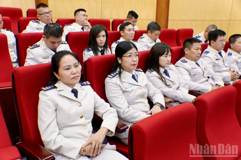 Các cán bộ Hải quan Cửa khẩu quốc tế Hữu Nghị dự lễ kỷ niệm. ndo_br_img-0514.jpg