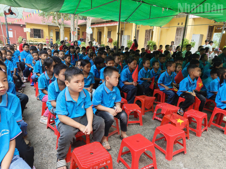Các em học sinh tại Trường phổ thông dân tộc bán trú Tiểu học và Trung học cơ sở Tân Minh, xã Kháng Chiến tỉnh Lạng Sơn. ndo_tr_gen-h-z6978858799446-2c11eb8f87e141ad6a15b41c22461e7c.jpg