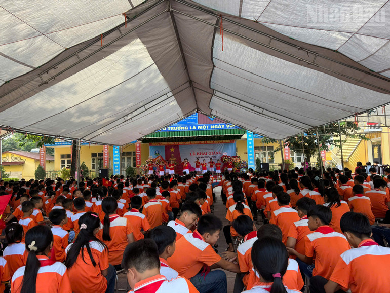 Lễ khai giảng năm học 2025-2026 của thầy và trò Trường tiểu học và trung học cơ sở Yên Bình diễn ra ấm áp. ndo_tr_gen-o-z6978324368017-8bdacbb92b3187b29b75977788f09587.jpg
