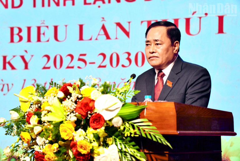 Đồng chí Hồ Tiến Thiệu, Phó Bí thư Tỉnh ủy, Bí thư Đảng ủy Ủy ban nhân dân tỉnh, Chủ tịch Ủy ban nhân dân tỉnh Lạng Sơn phát biểu khai mạc Đại hội. ndo_tr_dat5229.jpg