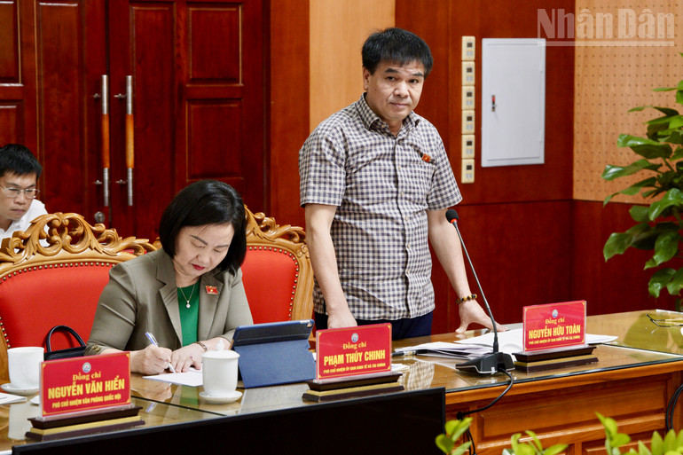 Thành viên Đoàn công tác tham gia ý kiến tại buổi làm việc. ndo_tr_img-0572.jpg