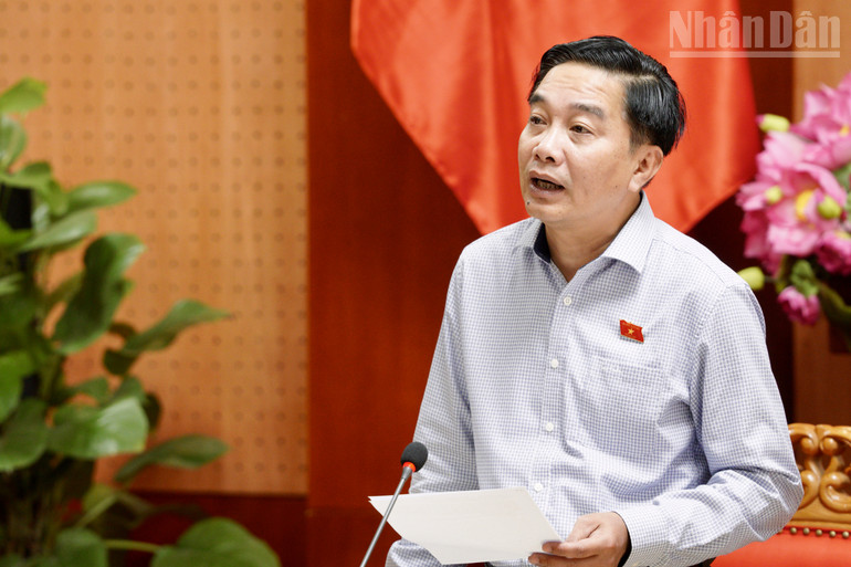 Đồng chí Nguyễn Minh Sơn, Phó Chủ nhiệm Ủy ban Kinh tế và Tài chính của Quốc hội, Trưởng đoàn công tác phát biểu tại buổi giám sát. ndo_tr_img-0573.jpg