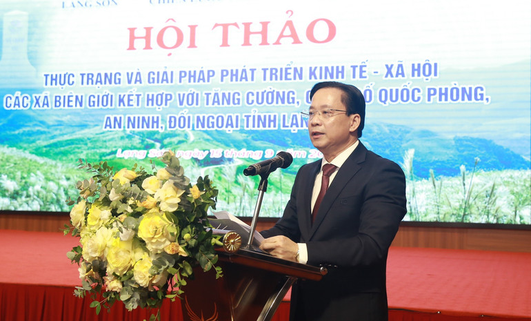 Đồng chí Hoàng Văn Nghiệm, Bí thư Tỉnh ủy, Trưởng Đoàn Đại biểu Quốc hội tỉnh Lạng Sơn phát biểu khai mạc hội thảo. ndo_tr_img-7441.jpg
