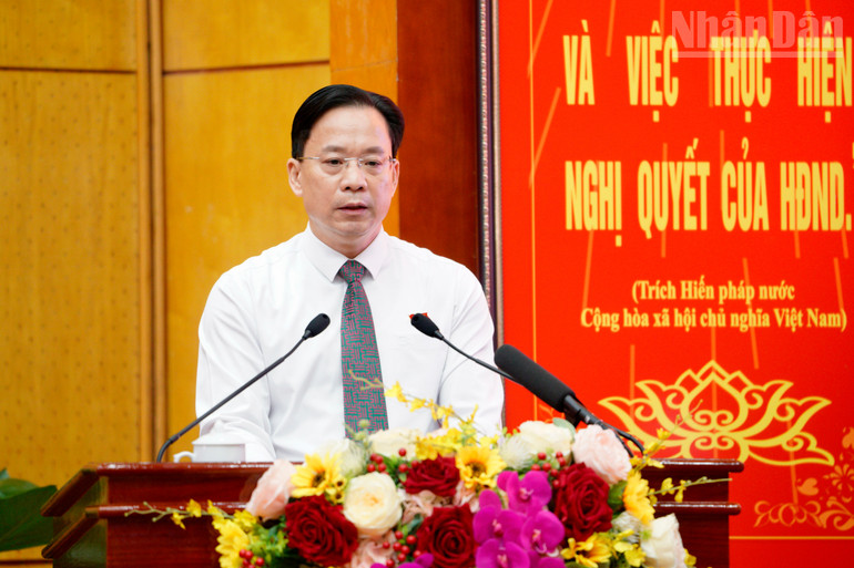 Đồng chí Hoàng Văn Nghiệm, Bí thư Tỉnh ủy, Trưởng đoàn Đại biểu Quốc hội tỉnh Lạng Sơn phát biểu chỉ đạo kỳ họp. ndo_tr_dat2549.jpg