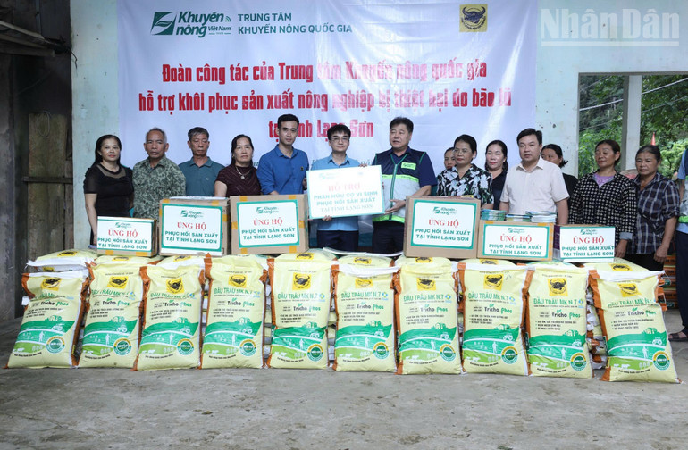 Trung tâm Khuyến nông quốc gia hỗ trợ cho bà con nông dân Lạng Sơn nhiều vật tư nông nghiệp. ndo_tr_gen-h-z7119628579546-636c8c906c8d9c09897200629c6f70dc.jpg