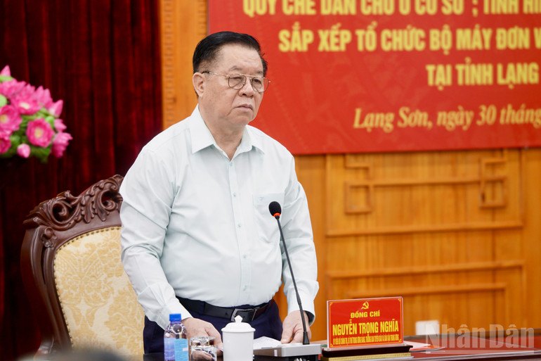 Đồng chí Nguyễn Trọng Nghĩa, Ủy viên Bộ Chính trị, Bí thư Trung ương Đảng, Trưởng Ban Tuyên giáo và Dân vận Trung ương phát biểu chỉ đạo buổi làm việc. ndo_br_img-0048.jpg