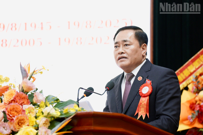 Đồng chí Hồ Tiến Thiệu, Phó Bí thư Tỉnh ủy, Chủ tịch Ủy ban nhân dân tỉnh Lạng Sơn đọc diễn văn Khai mạc Lễ kỷ niệm. ndo_tr_img-0264.jpg