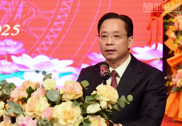 Đồng chí Hoàng Văn Nghiệm, Bí thư Tỉnh ủy, Trưởng Đoàn đại biểu Quốc hội tỉnh Lạng Sơn, phát biểu tại Hội thảo. ndo_tr_img-0282.jpg