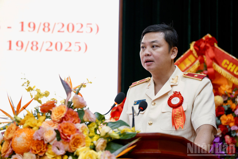 Thiếu tướng Nguyễn Tiến Trung, Ủy viên Ban Thường vụ Tỉnh ủy, Bí thư Đảng ủy, Giám đốc Công an tỉnh Lạng Sơn phát biểu tại Lễ kỷ niệm. ndo_br_img-0269.jpg