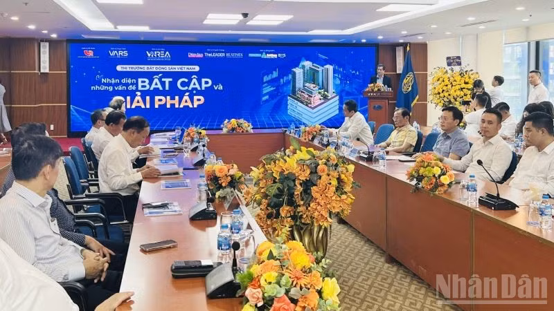 Gỡ điểm nghẽn, gỡ khó cho thị trường bất động sản. (Ảnh: HNV)