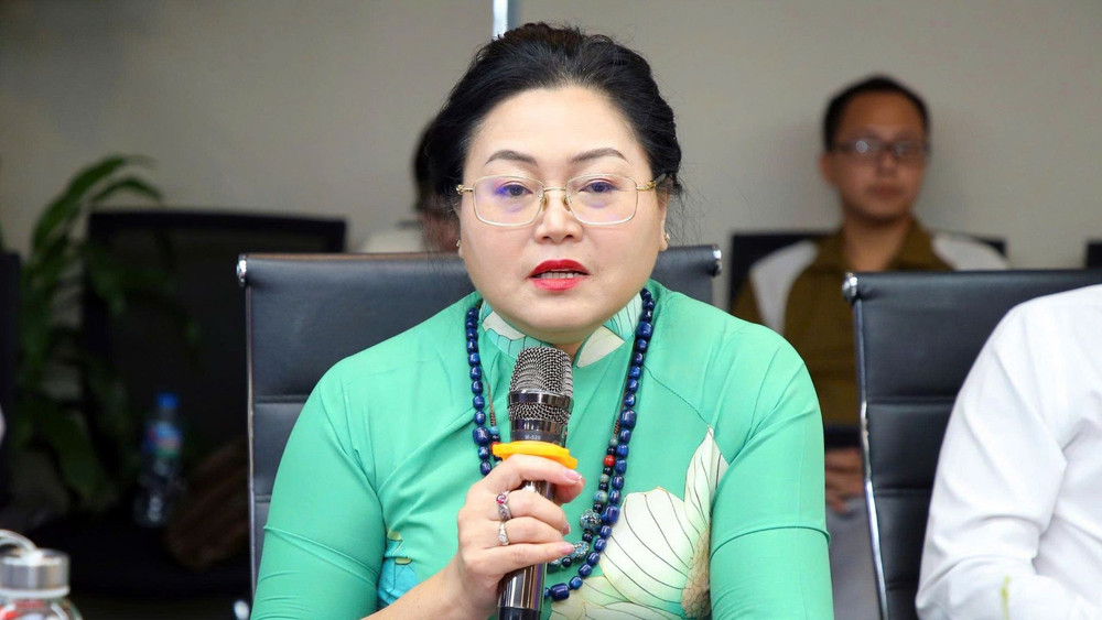 Phó Giáo sư, Tiến sĩ Doãn Hồng Nhung, Phó Trưởng Ban Pháp chế, Hiệp hội Bất động sản Việt Nam. dien-dan16-7.jpg