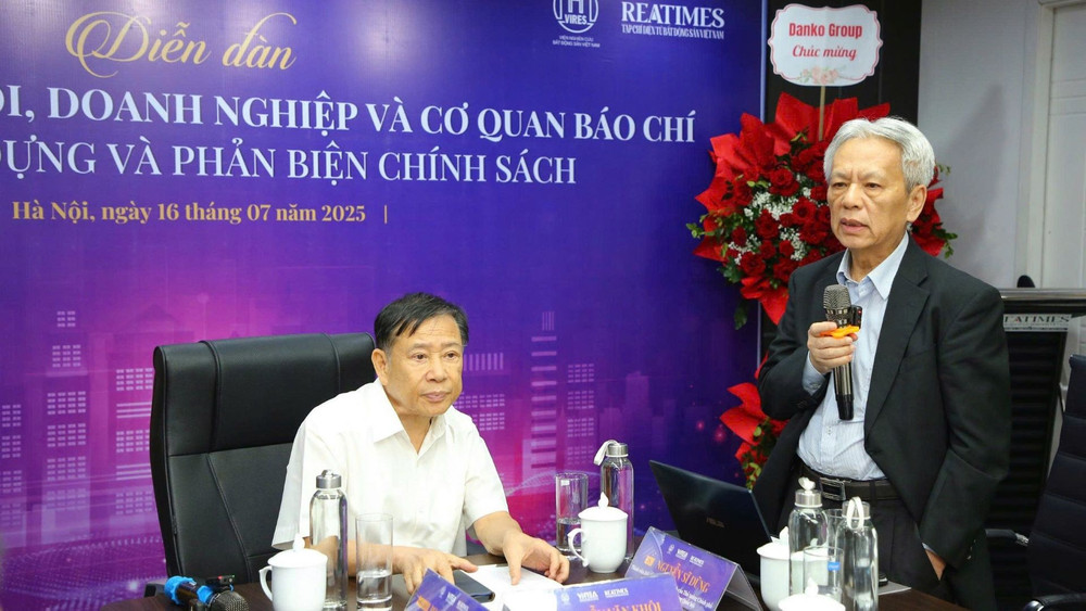 Tiến sĩ Nguyễn Sỹ Dũng, thành viên Hội đồng tư vấn chính sách của Thủ tướng Chính phủ, nguyên Phó Chủ nhiệm Văn phòng Quốc hội. dien-dan16-4.jpg
