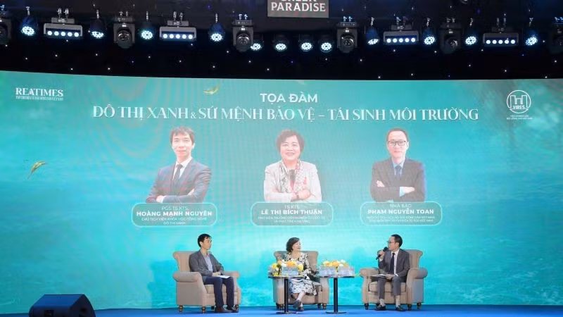 Các chuyên gia trao đổi, thảo luận tại tọa đàm. (Ảnh: PV)