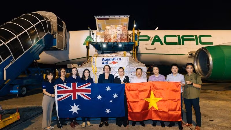 Hàng cứu trợ của Australia chuyển qua đường hàng không. (Ảnh: Đại sứ quán Australia tại Việt Nam)